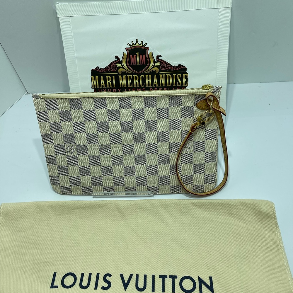 Louis Vuitton Neverfull GM pouch in Damier Azur.